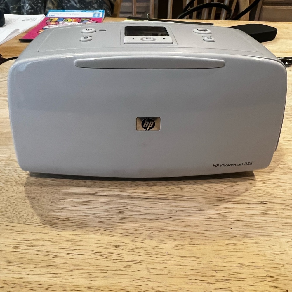 Hp photo smart 335 photo printer takes hp 95 color ink. Ink Not included